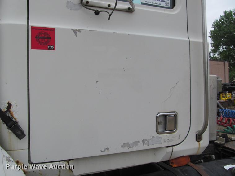 image for item DA1009 1993 Mack CH613 semi truck