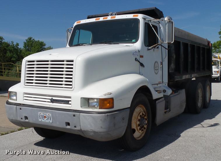 image for item DA2688 1988 International F8300 dump truck