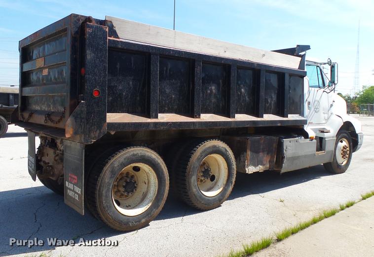 image for item DA2688 1988 International F8300 dump truck