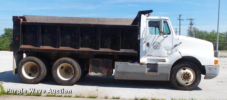 image for item DA2688 1988 International F8300 dump truck