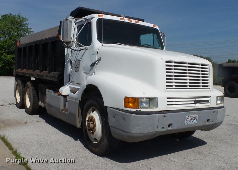 image for item DA2688 1988 International F8300 dump truck