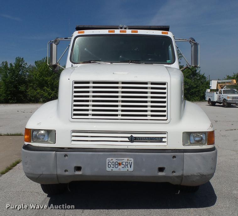 image for item DA2688 1988 International F8300 dump truck