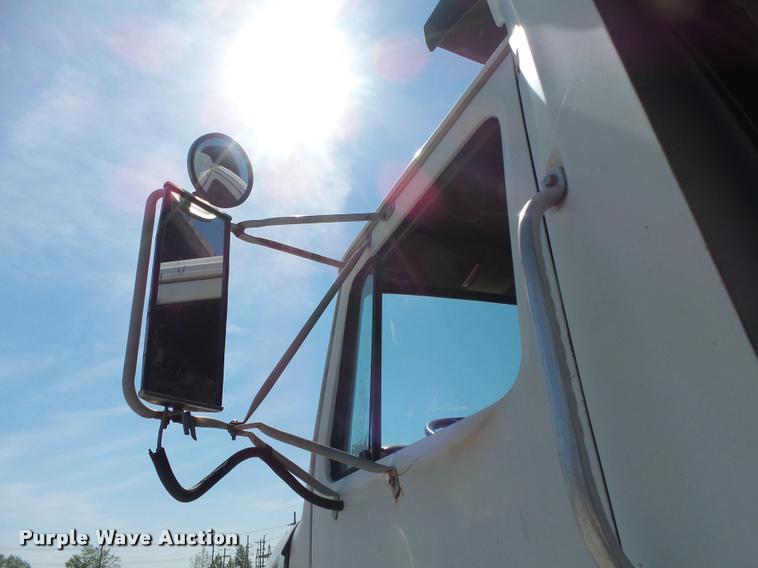 image for item DA2688 1988 International F8300 dump truck