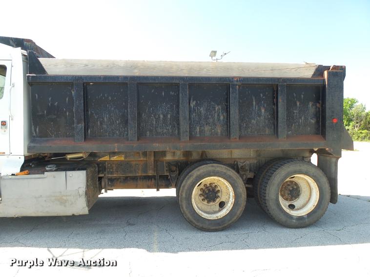 image for item DA2688 1988 International F8300 dump truck