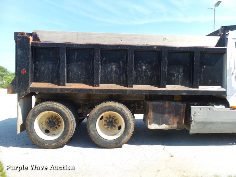 image for item DA2688 1988 International F8300 dump truck