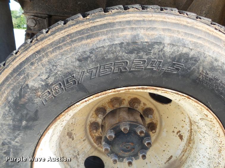 image for item DA2688 1988 International F8300 dump truck