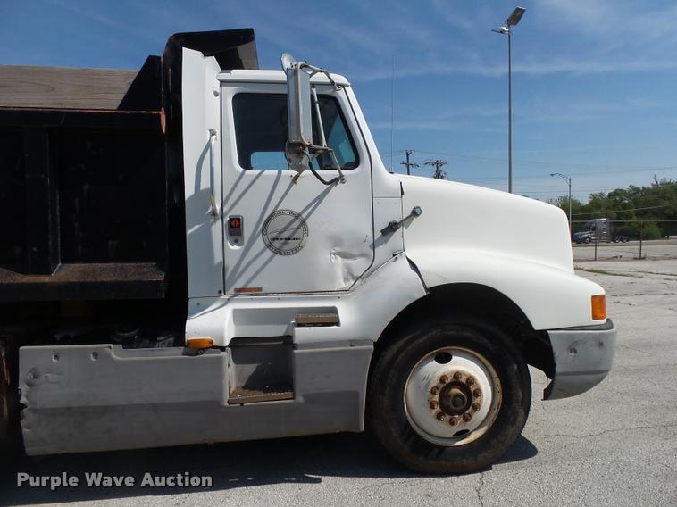 image for item DA2688 1988 International F8300 dump truck