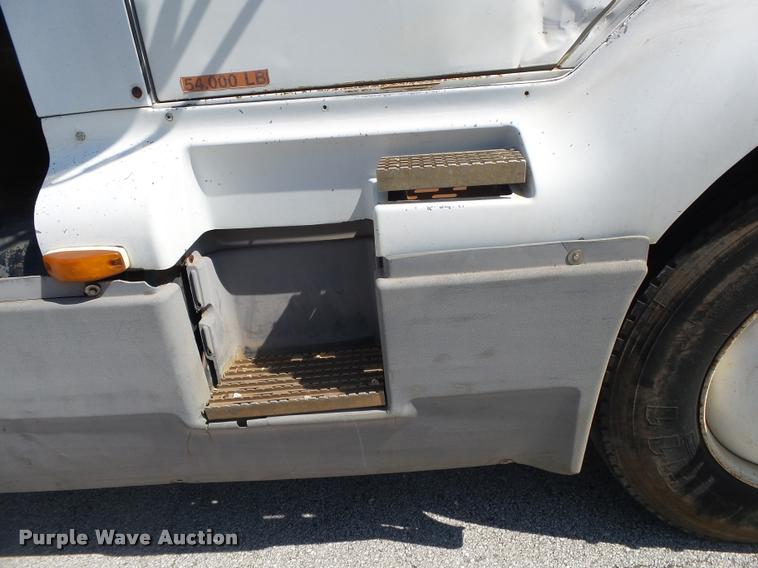 image for item DA2688 1988 International F8300 dump truck