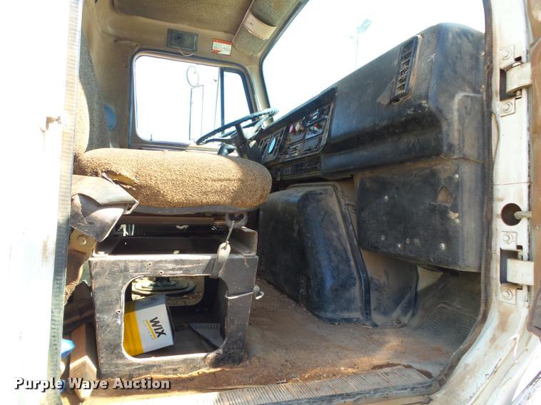 image for item DA2688 1988 International F8300 dump truck
