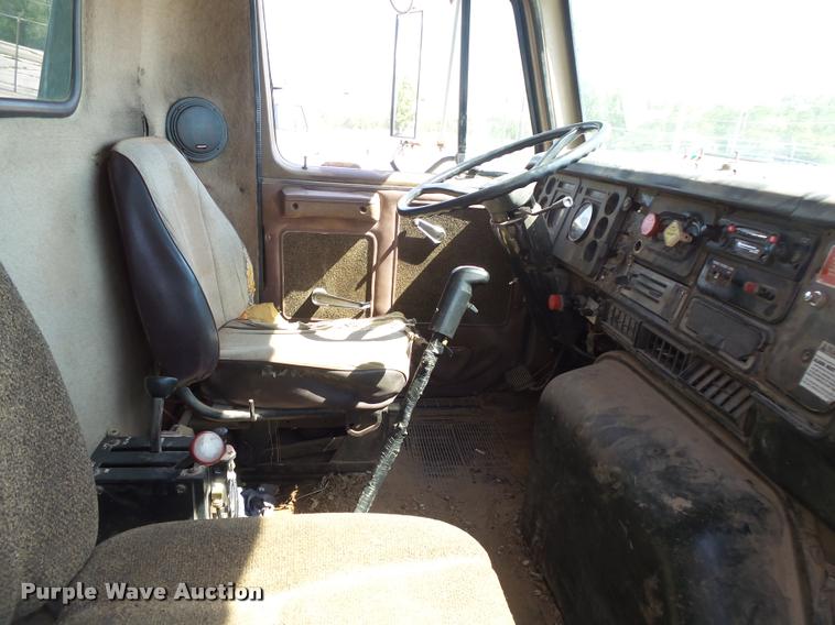 image for item DA2688 1988 International F8300 dump truck