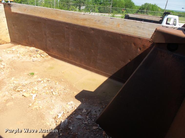 image for item DA2688 1988 International F8300 dump truck