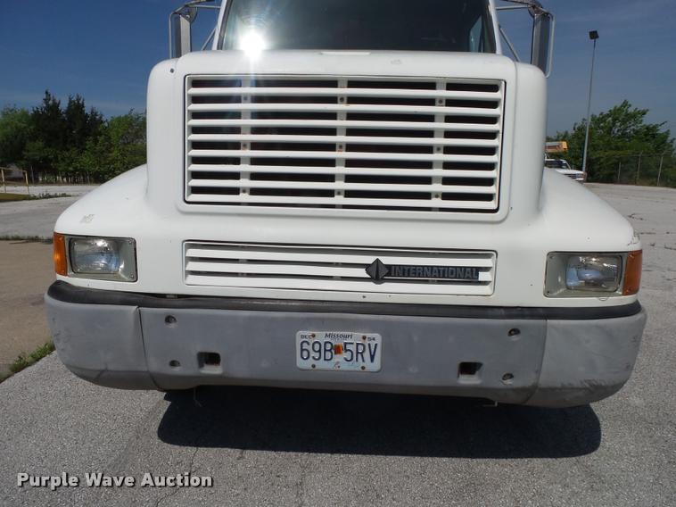 image for item DA2688 1988 International F8300 dump truck