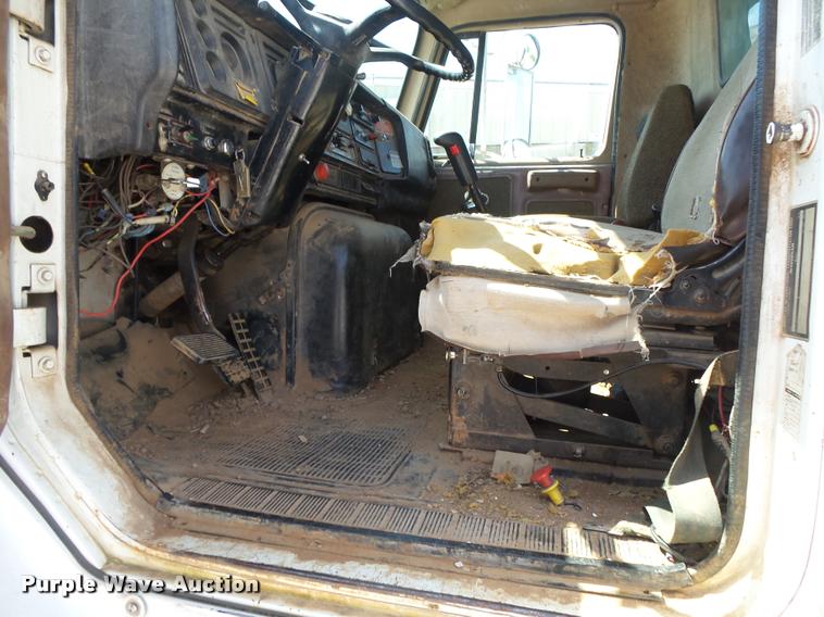 image for item DA2688 1988 International F8300 dump truck