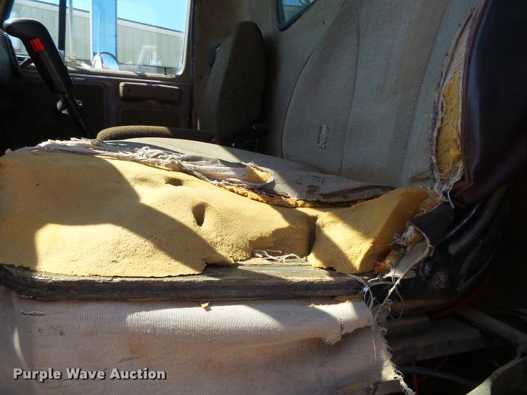 image for item DA2688 1988 International F8300 dump truck