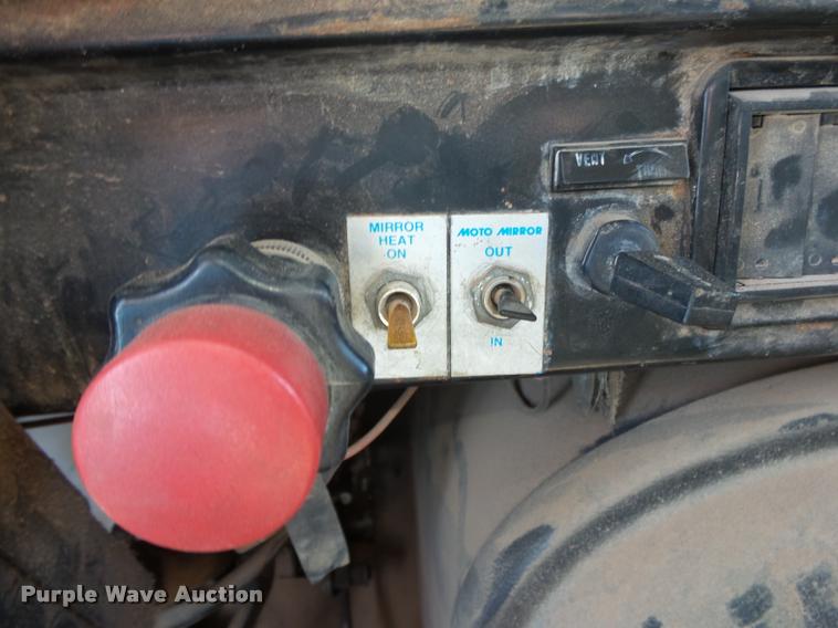 image for item DA2688 1988 International F8300 dump truck