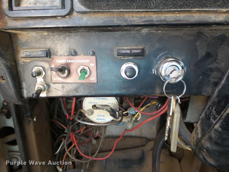 image for item DA2688 1988 International F8300 dump truck