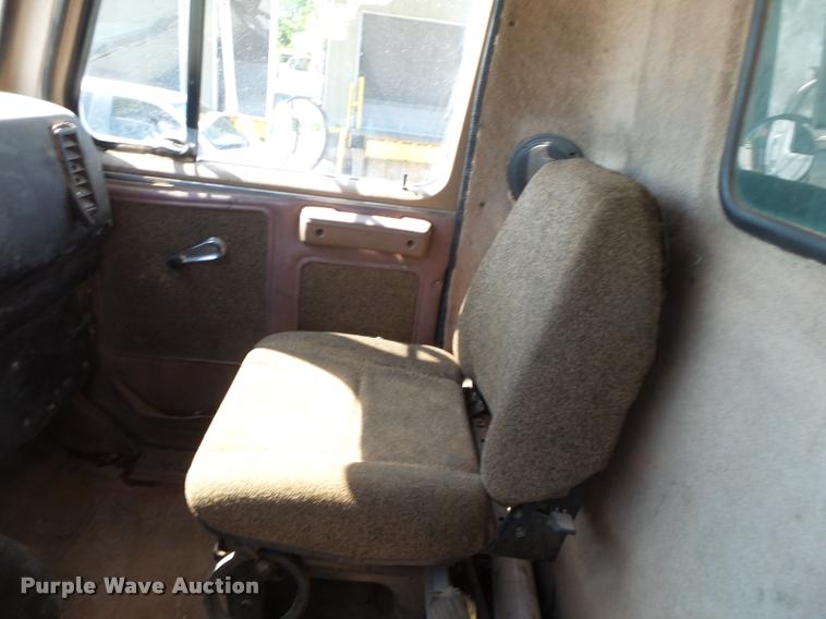 image for item DA2688 1988 International F8300 dump truck