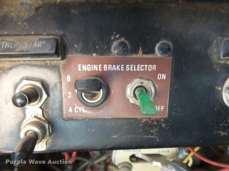 image for item DA2688 1988 International F8300 dump truck