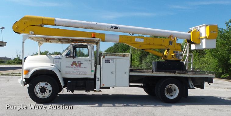 image for item DA2690 1995 Ford F800 Super Duty bucket truck