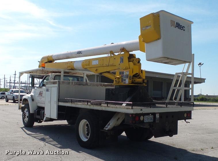 image for item DA2690 1995 Ford F800 Super Duty bucket truck