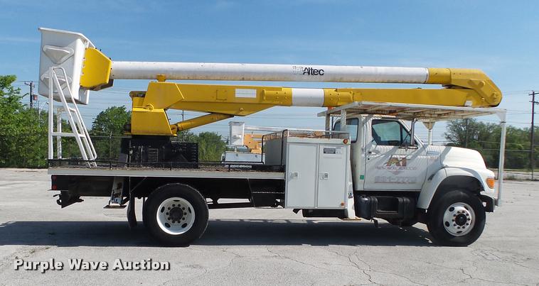 image for item DA2690 1995 Ford F800 Super Duty bucket truck