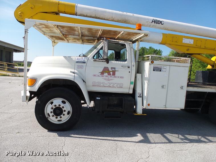 image for item DA2690 1995 Ford F800 Super Duty bucket truck