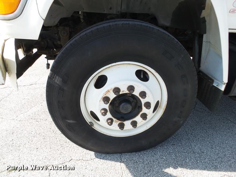 image for item DA2690 1995 Ford F800 Super Duty bucket truck