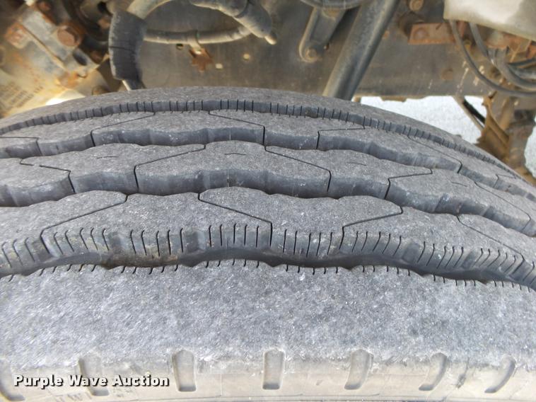 image for item DA2690 1995 Ford F800 Super Duty bucket truck