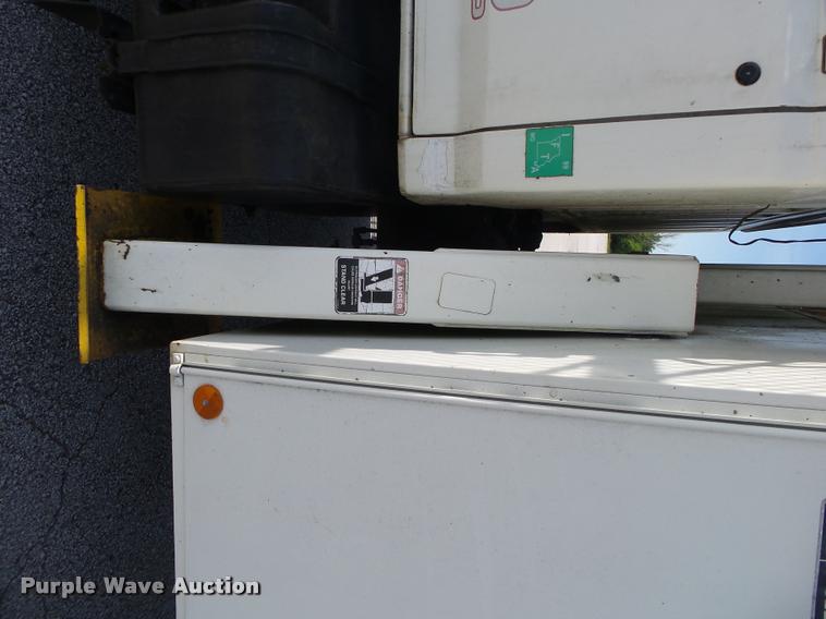 image for item DA2690 1995 Ford F800 Super Duty bucket truck