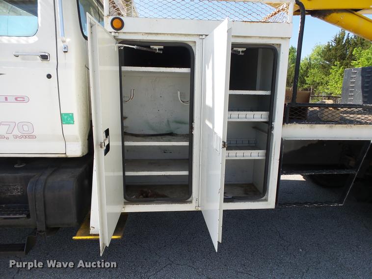 image for item DA2690 1995 Ford F800 Super Duty bucket truck