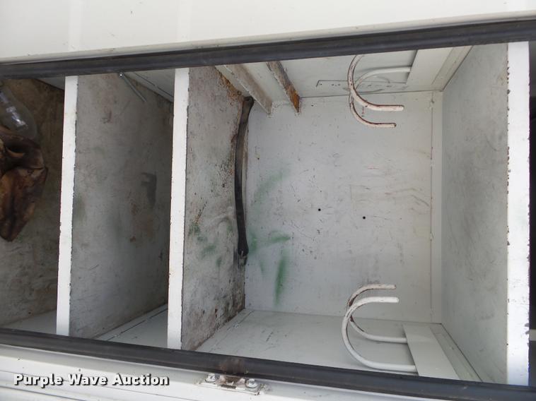 image for item DA2690 1995 Ford F800 Super Duty bucket truck