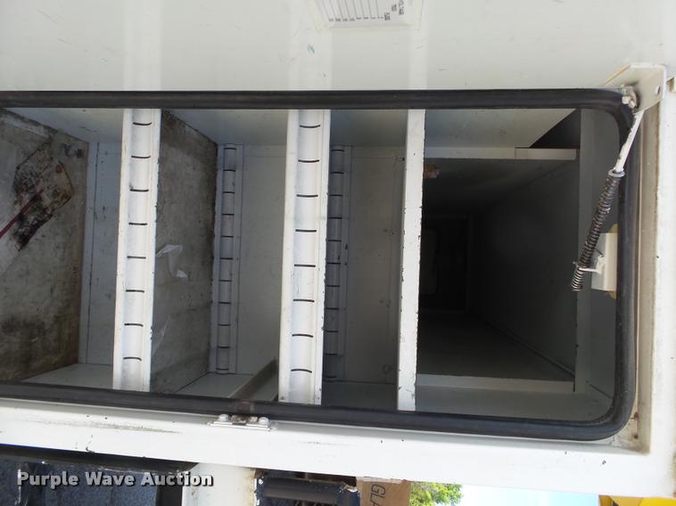 image for item DA2690 1995 Ford F800 Super Duty bucket truck