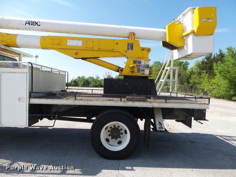 image for item DA2690 1995 Ford F800 Super Duty bucket truck