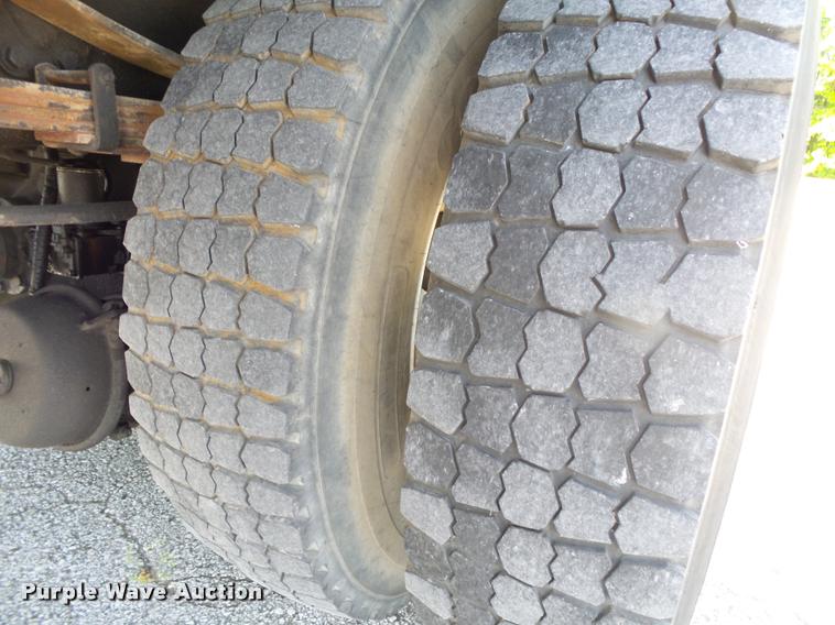 image for item DA2690 1995 Ford F800 Super Duty bucket truck