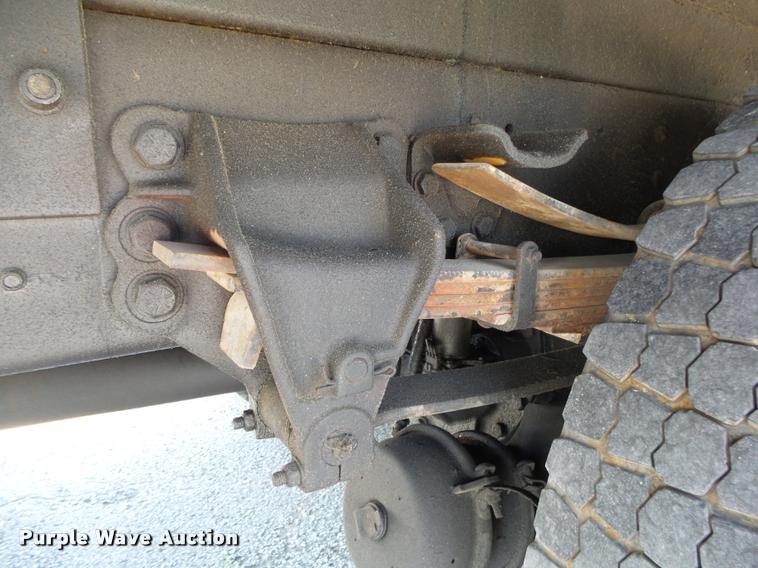 image for item DA2690 1995 Ford F800 Super Duty bucket truck