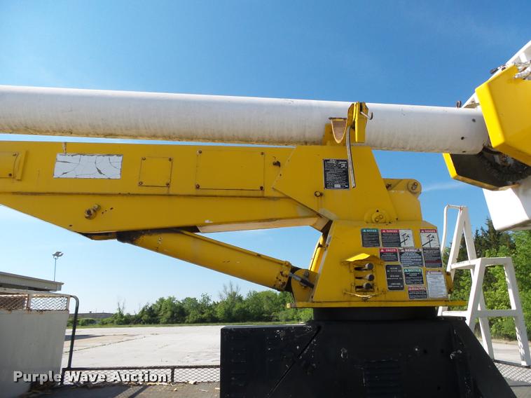 image for item DA2690 1995 Ford F800 Super Duty bucket truck