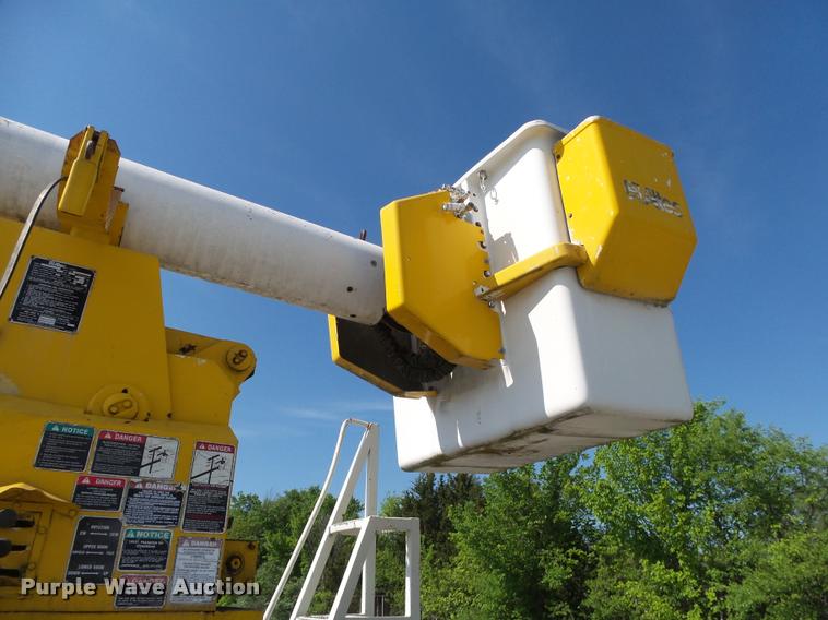 image for item DA2690 1995 Ford F800 Super Duty bucket truck