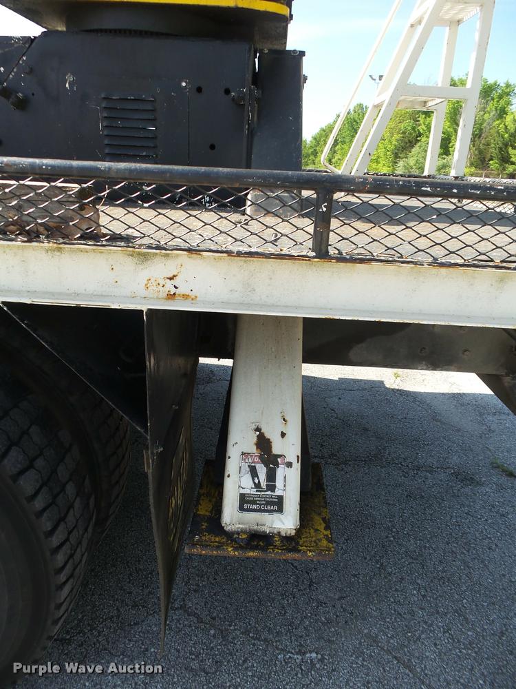 image for item DA2690 1995 Ford F800 Super Duty bucket truck