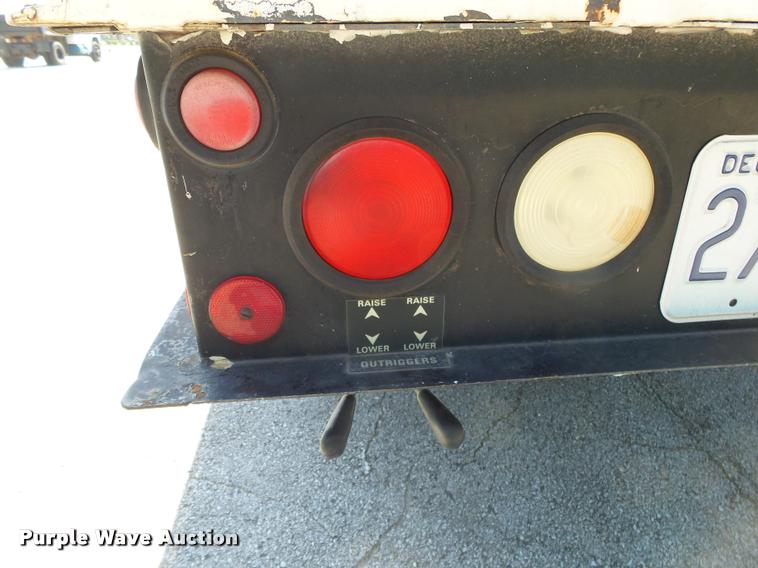 image for item DA2690 1995 Ford F800 Super Duty bucket truck