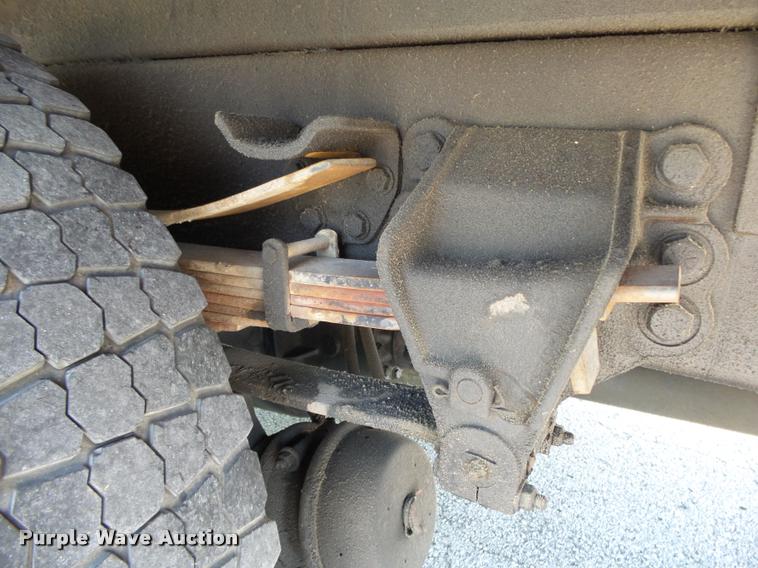 image for item DA2690 1995 Ford F800 Super Duty bucket truck