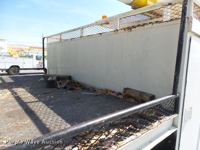 image for item DA2690 1995 Ford F800 Super Duty bucket truck