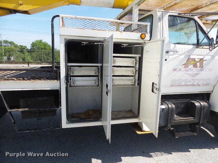 image for item DA2690 1995 Ford F800 Super Duty bucket truck