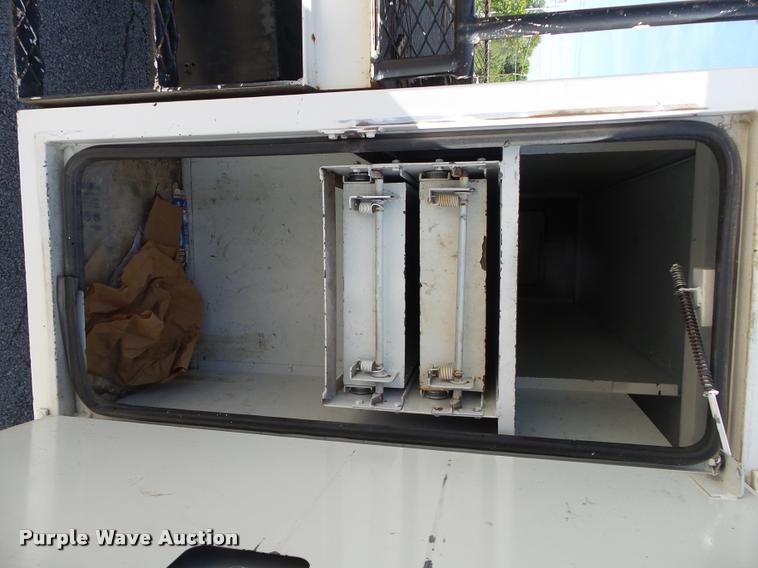 image for item DA2690 1995 Ford F800 Super Duty bucket truck