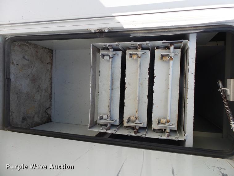 image for item DA2690 1995 Ford F800 Super Duty bucket truck