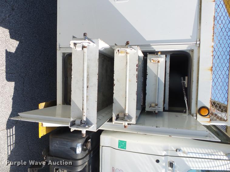 image for item DA2690 1995 Ford F800 Super Duty bucket truck