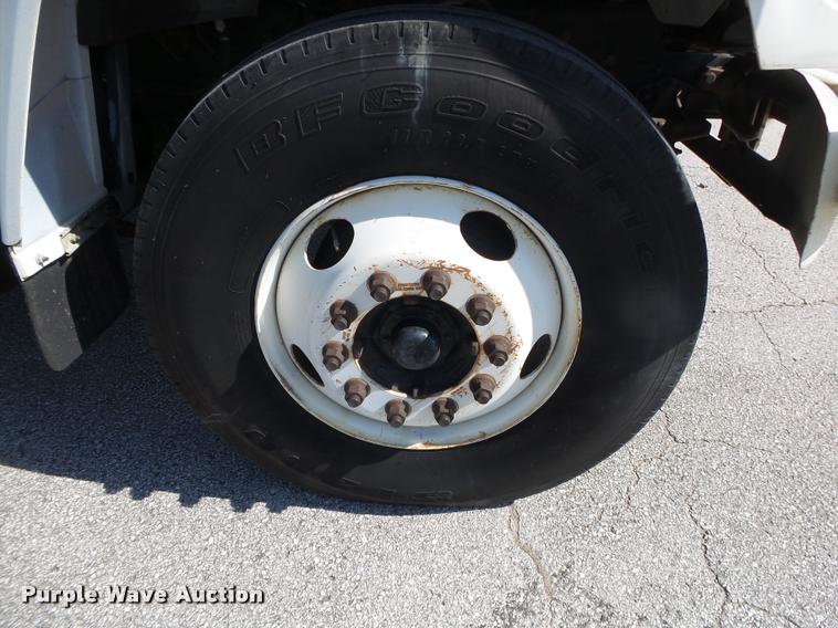 image for item DA2690 1995 Ford F800 Super Duty bucket truck