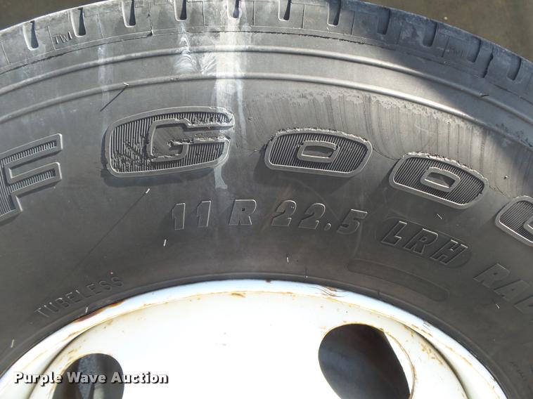 image for item DA2690 1995 Ford F800 Super Duty bucket truck