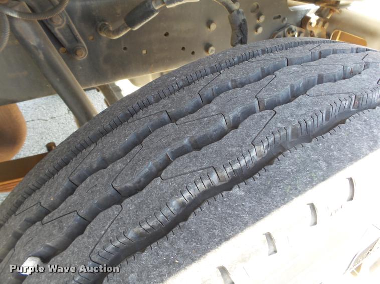 image for item DA2690 1995 Ford F800 Super Duty bucket truck