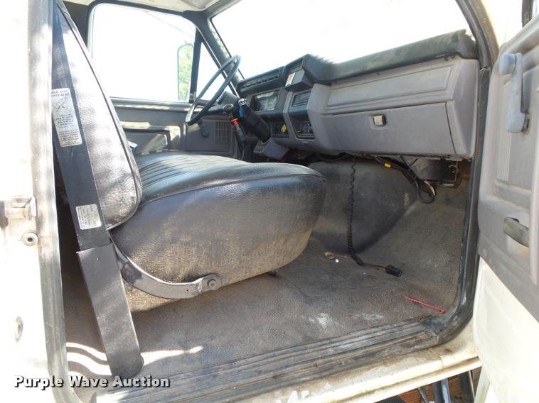 image for item DA2690 1995 Ford F800 Super Duty bucket truck