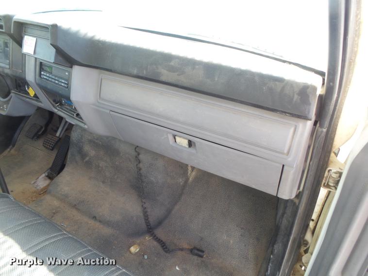 image for item DA2690 1995 Ford F800 Super Duty bucket truck